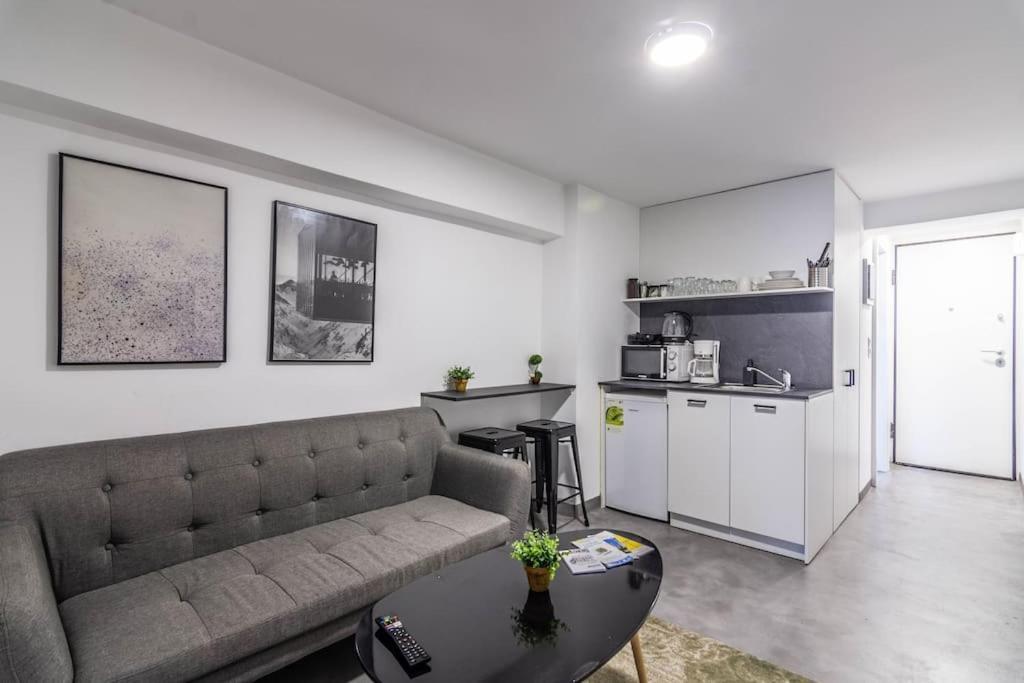 City Stroll Apartment เอเธนส์ ภายนอก รูปภาพ