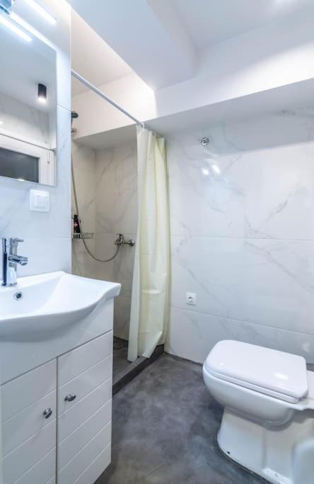 City Stroll Apartment เอเธนส์ ภายนอก รูปภาพ